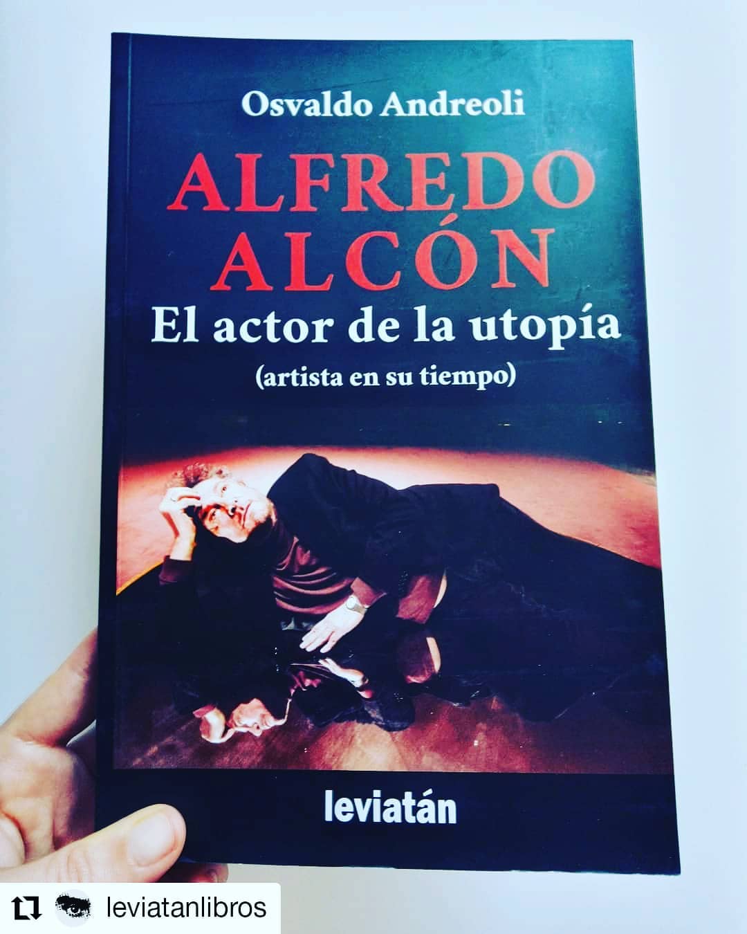 PRESENTAN UN LIBRO SOBRE ALFREDO ALCÓN