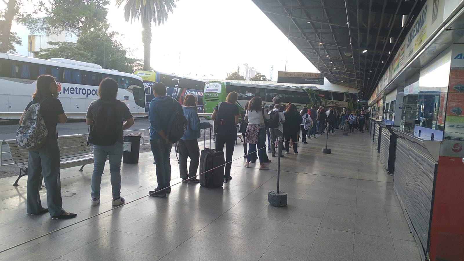 INTERRUPCIÓN DEL SERVICIO DE COLECTIVOS LA PLATA – BUENOS AIRES