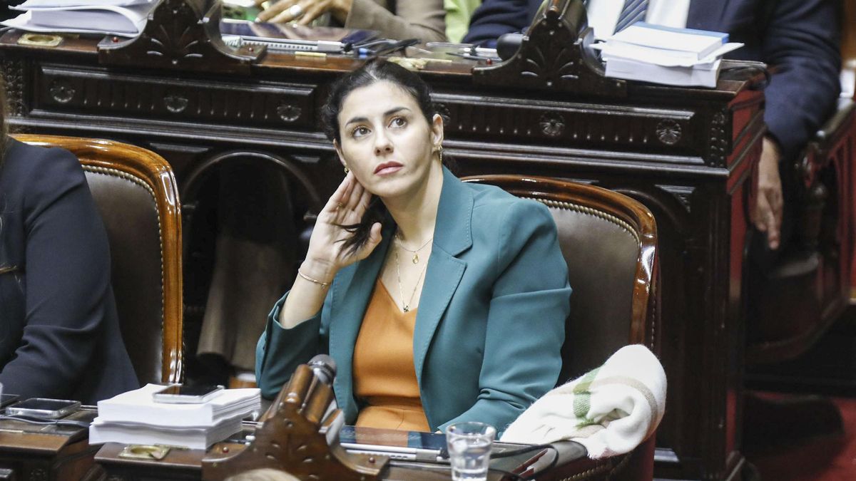 MARCELA PAGANO: “HACE RATO QUE ESTÁ GOBERNANDO KARINA MILEI”
