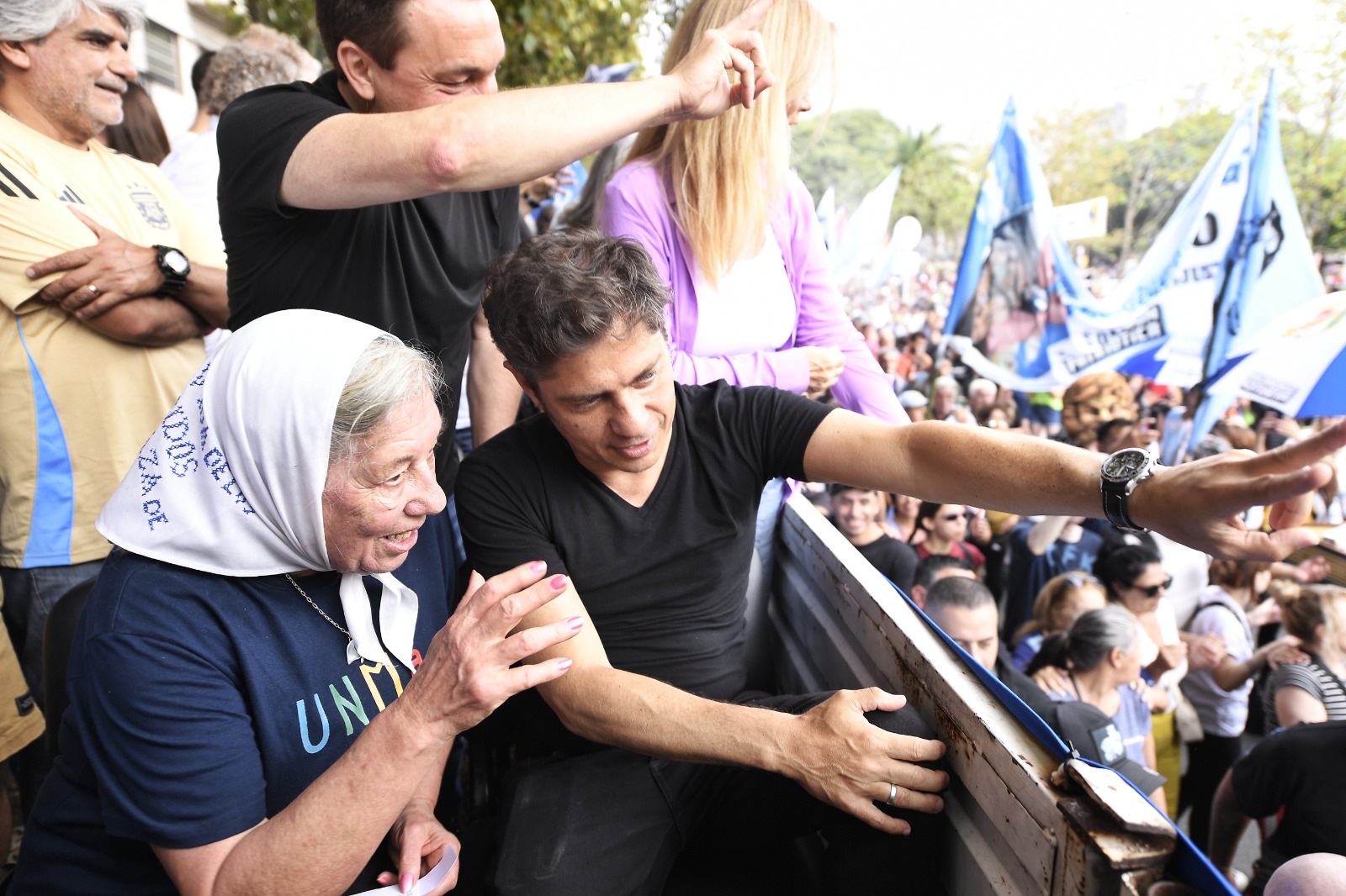 KICILLOF: "HAY UNA MULTITUD QUE DE MANERA PACÍFICA LLEGA A LA PLAZA PARA AFIRMAR QUE SON 30.000"