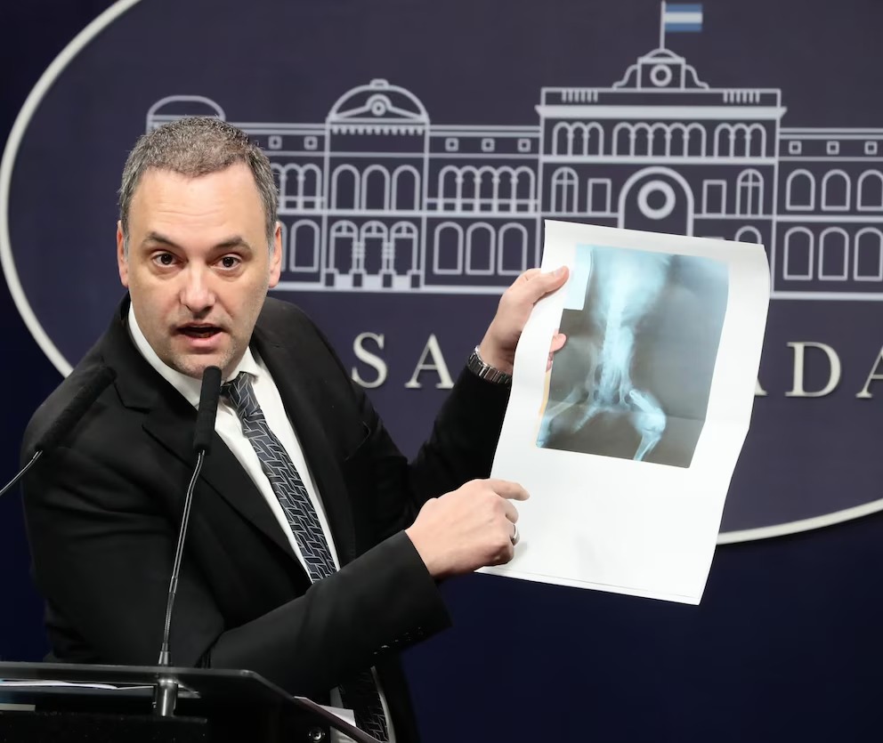 RENUNCIÓ MANUEL ADORNI