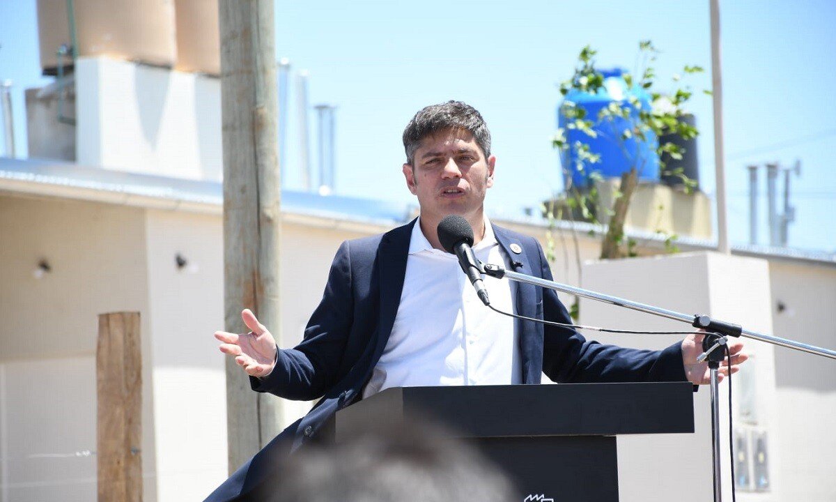 KICILLOF ENTREGÓ VIVIENDAS, ESCRITURAS Y PATRULLEROS