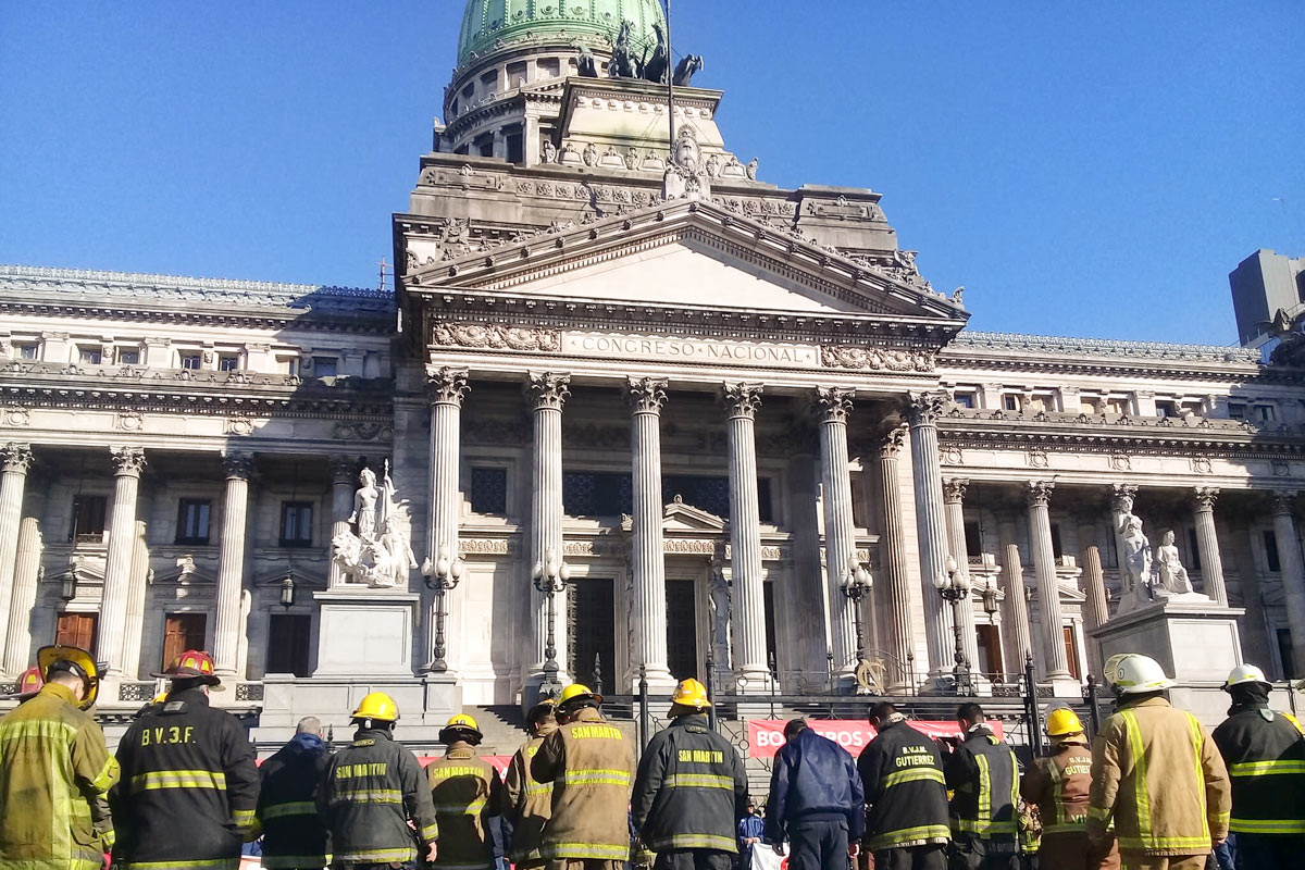SIRENAZO DE BOMBEROS VOLUNTARIOS EN RECLAMO AL GOBIERNO NACIONAL
