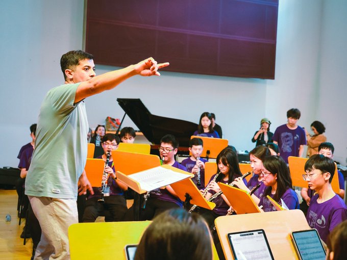 GUSTAVO MORENO CONSIGUIÓ EL PODIO TRAS DIRIGIR A LA ORQUESTA SINFÓNICA DE BEIJING