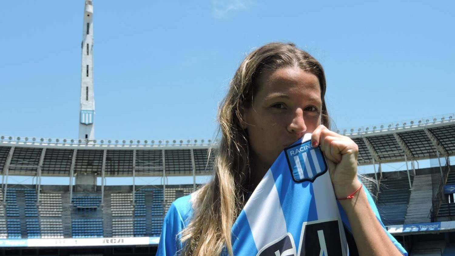 “ME SIENTO IDENTIFICADA CON LAS JUGADORAS POR EL AMOR Y LA DEDICACIÓN QUE LE PONEN”