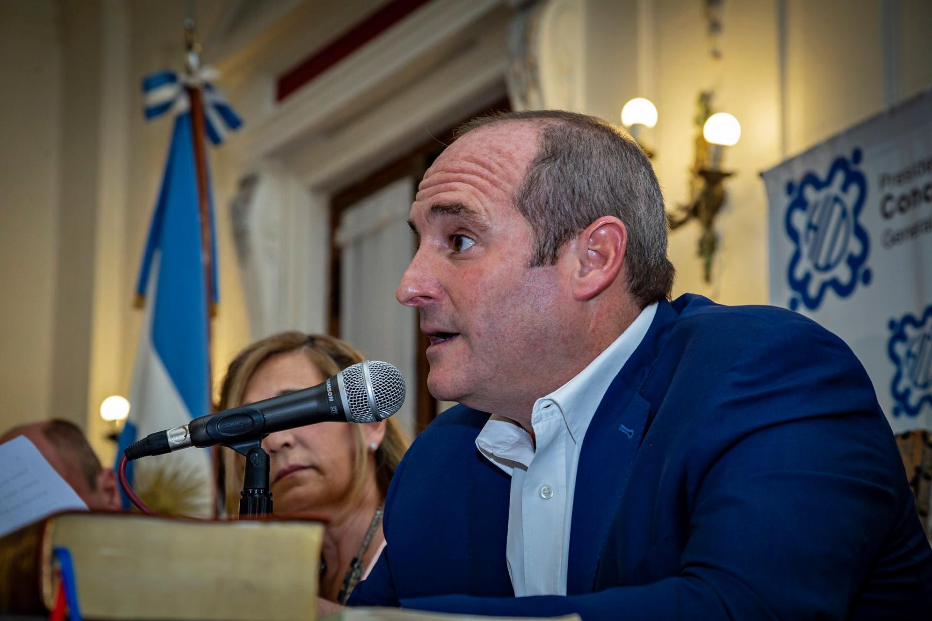 "LOS ÚLTIMOS GOBIERNOS NO HAN TENIDO LA GRANDEZA PARA HACER LAS COSAS MEJOR"