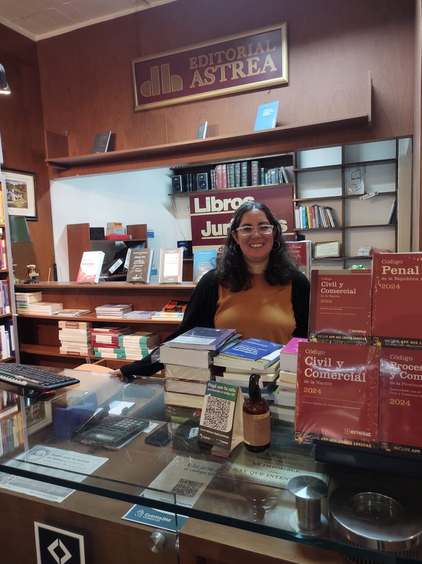 BAJA SUS PERSIANAS LIBRERÍA SCOTTI