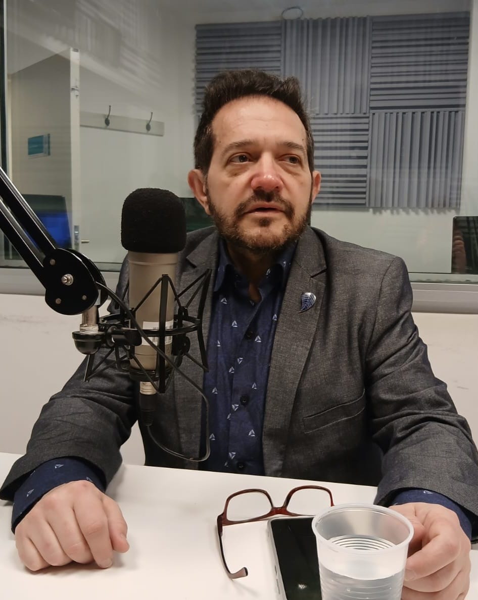 PABLO BULCOURF, LA EDUCACIÓN PÚBLICA, EL USO DE LA TECNOLOGÍA Y LA AUSENCIA DEL ESTADO