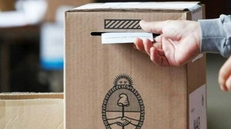 CRECE EL “NINGUNISMO”: EL 42% DE LA SOCIEDAD NO SE IDENTIFICA CON NINGÚN PARTIDO POLÍTICO