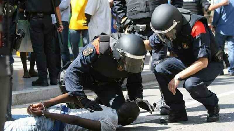 IMPULSAN ÁMBITO PARA IMPEDIR OPERATIVOS VIOLENTOS CONTRA VENDEDORES AMBULANTES