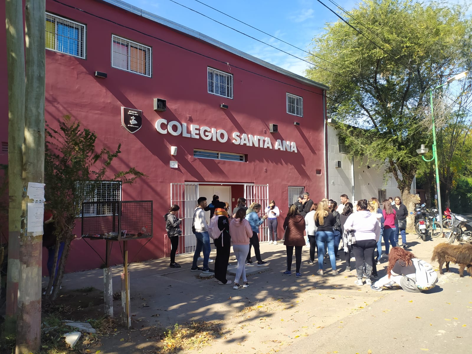 DENUNCIAN POR ABUSO AL PÁRROCO DEL COLEGIO SANTA ANA DE HERMÁNDEZ