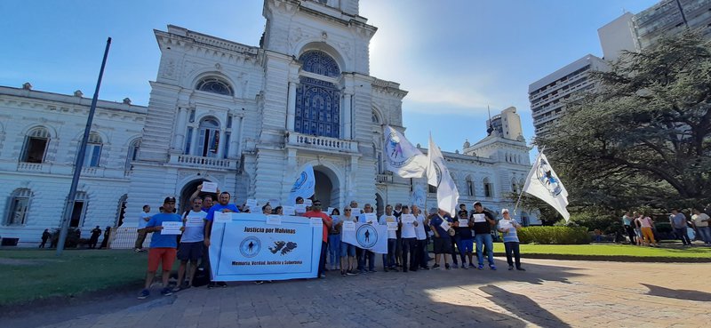 EL CECIM RECLAMA A JULIO GARRO "POLÍTICAS POR LA MEMORIA"